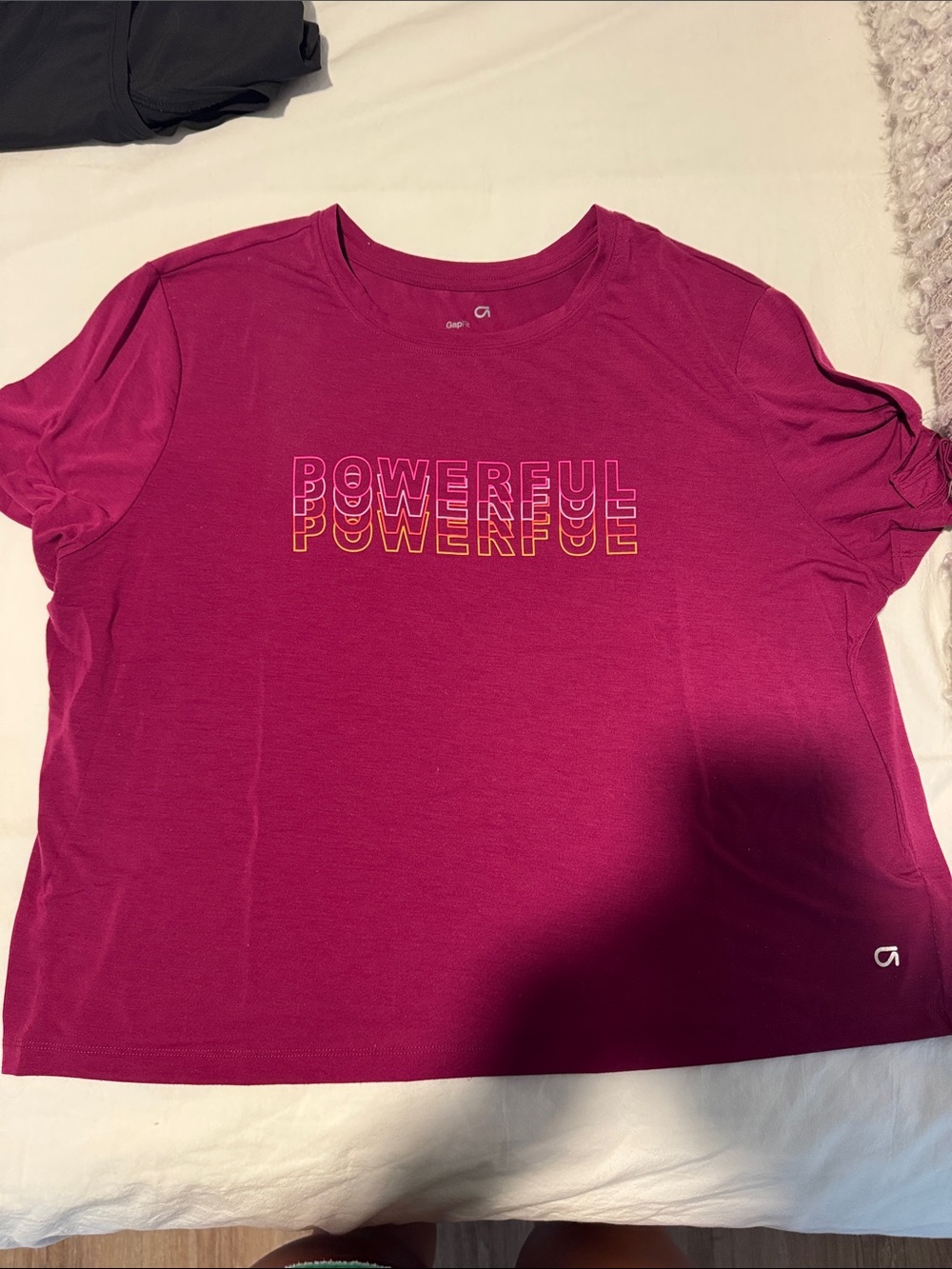GAP Short Sleeve Graphic Tee in Magenta